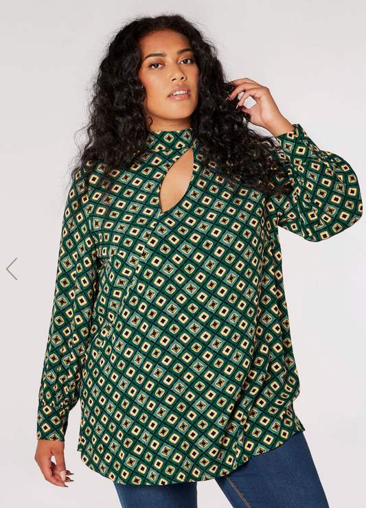 Curve Geometric Keyhole Blouse